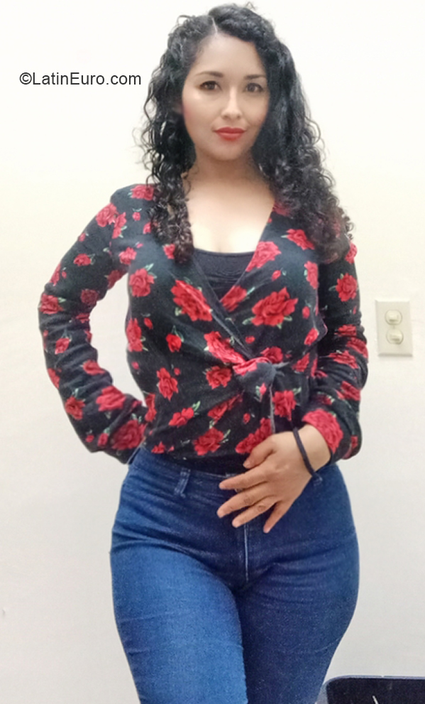Date this hard body Mexico girl Aengi from Monclova MX2406