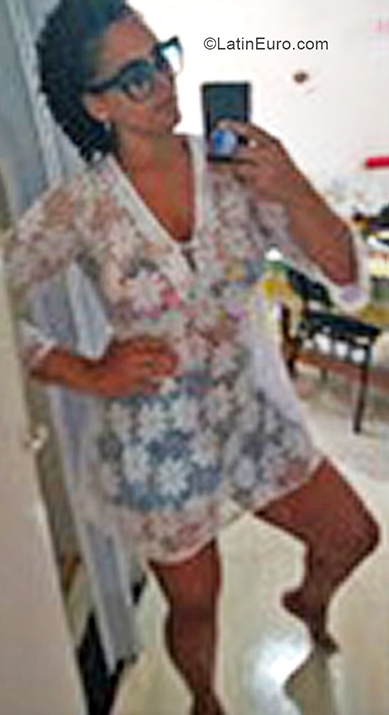 Date this attractive Brazil girl Patricia from Salvador BR11401