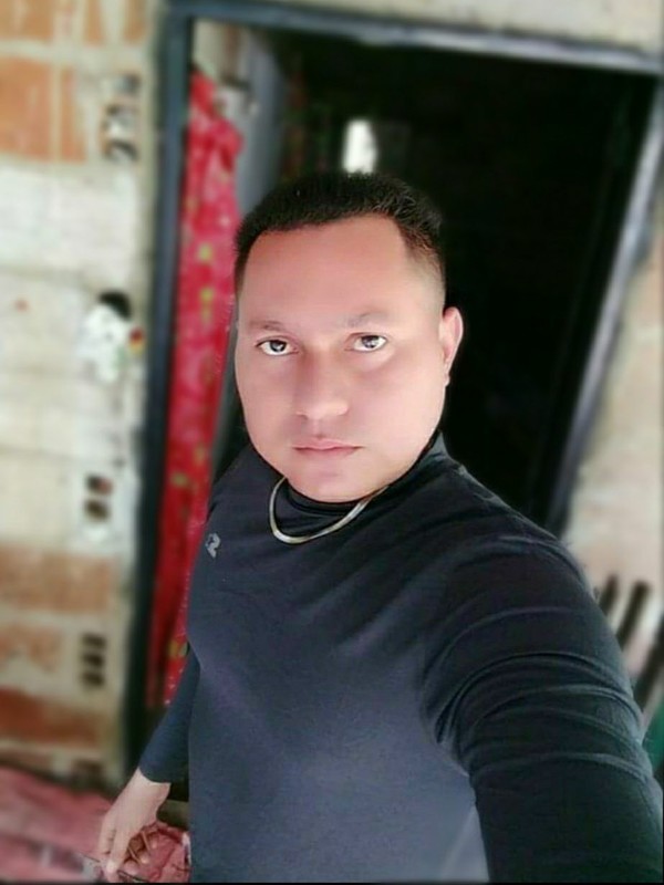 Date this voluptuous Colombia man Hernan rafael from Bogota CO30501