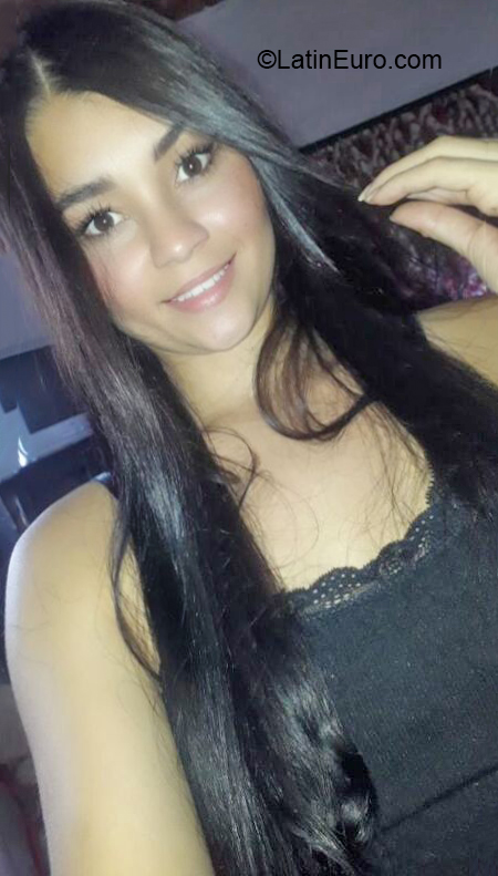 Date this tall Colombia girl Paola from Pereira CO30516