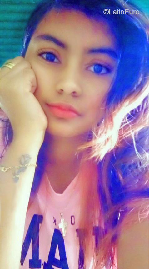 Date this sensual Venezuela girl Alejandra from Valencia VE4025