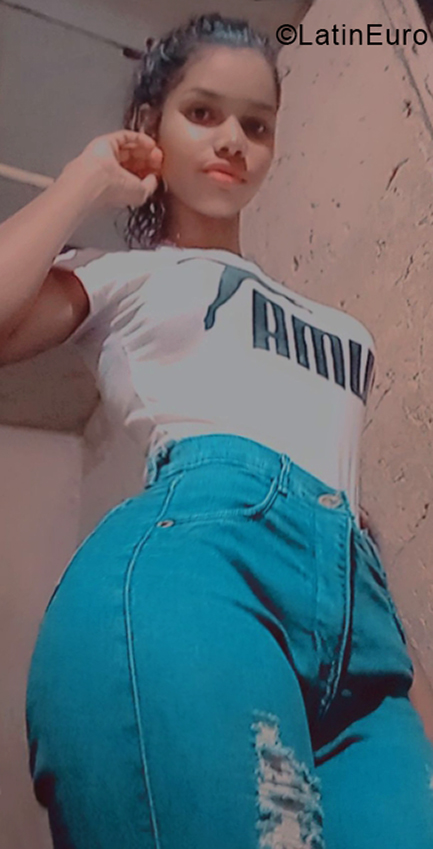 Date this funny Venezuela girl Isaha from Ojeda VE4269