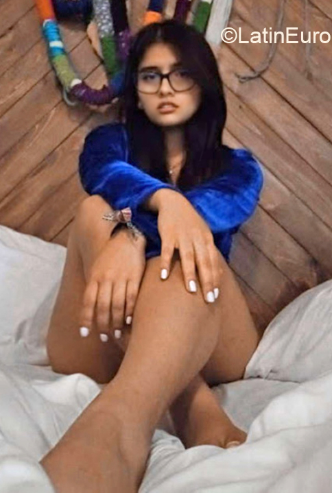 Date this hot Peru girl Valeria from Lima PE1920