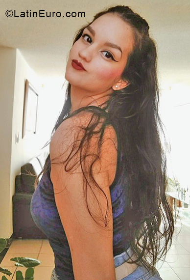 Date this foxy Venezuela girl Nelsimar from Caracas VE4053