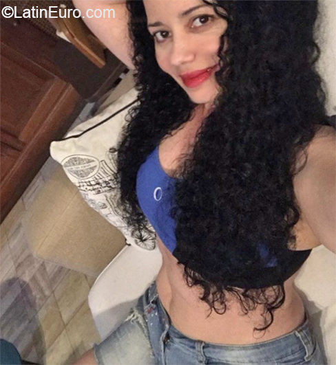 Date this hard body Argentina girl Neidy from Belgrano AR796