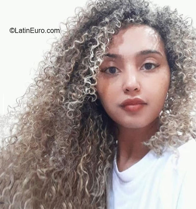 Date this funny Brazil girl Flavia from Belo Horizonte BR11452