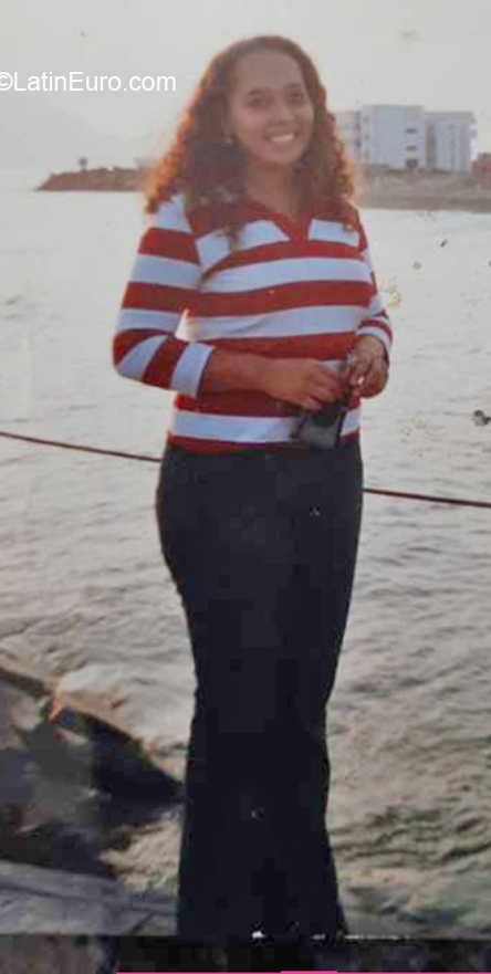 Date this sultry Peru girl Cinthia from Lima PE1927