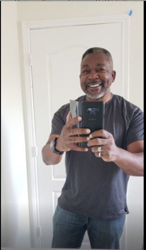 Date this delightful United States man Den from Honolulu US21441
