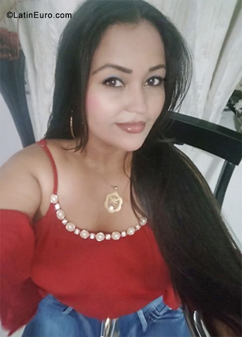 Date this sultry Colombia girl Giselle from Santa Marta CO30936