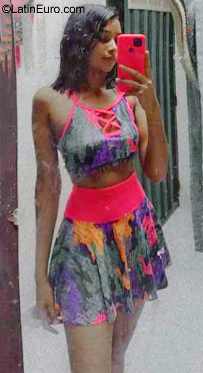 Date this happy Colombia girl Camila from Yondo CO30940