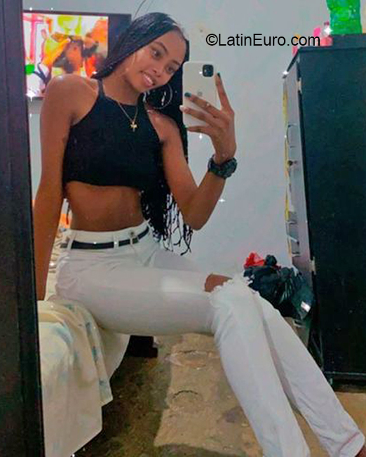 Date this good-looking Colombia girl Karla from Medellin CO30941