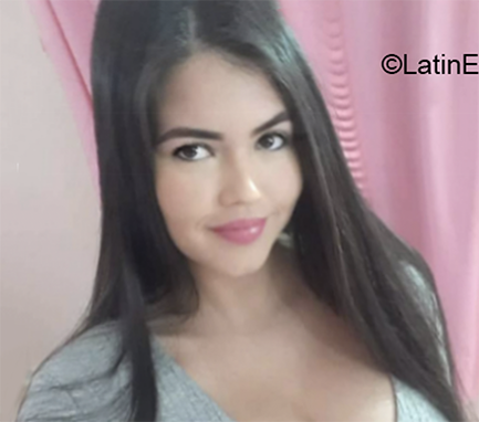 Date this stunning Cuba girl Danilka from Holguin CU840