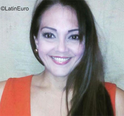 Date this charming Venezuela girl Rina from Maracaibo VE4102