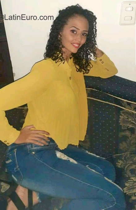 Date this georgeous Colombia girl Jael from Santa Marta CO31003