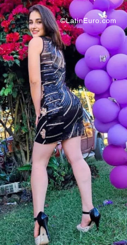 Date this happy Spain girl Fernanda from Valencia ES666