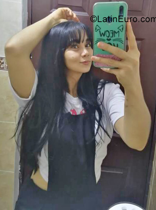Date this cute Colombia girl Martina from Cartagena CO31075