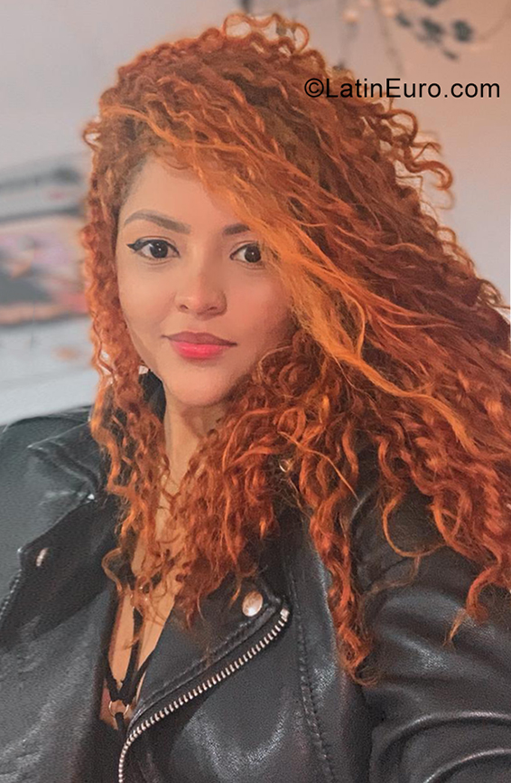 Date this foxy Colombia girl Mely from Cartagena CO33811