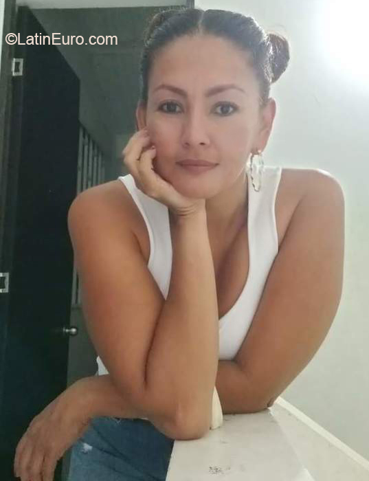 Date this gorgeous Colombia girl DIANA from Bogota CO31230