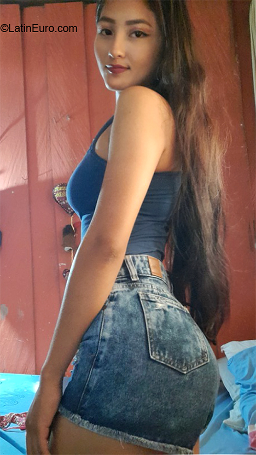 Date this attractive Colombia girl Thalia from Medellin CO31253