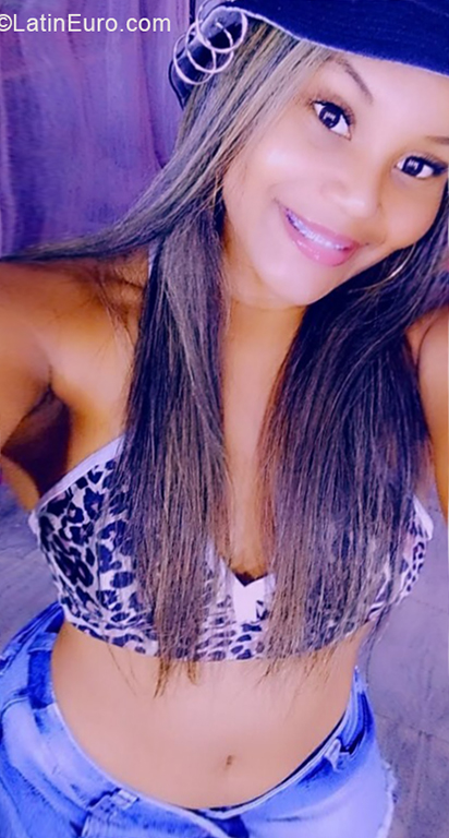 Date this hard body Colombia girl LAURA from  CO31402