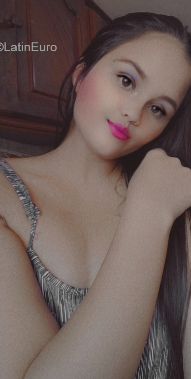 Date this tall Venezuela girl Camilahiollm from Valencia VE4147