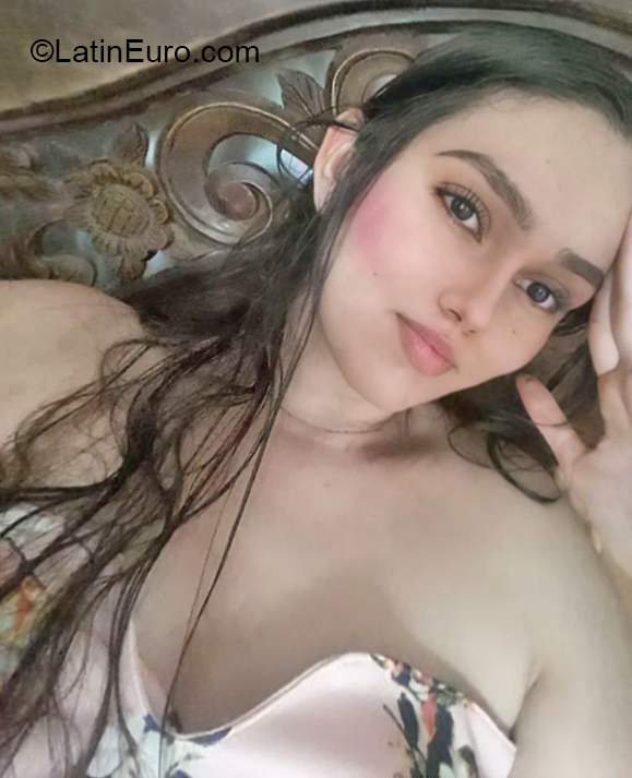 Date this charming Colombia girl Karen from Medellin CO31394