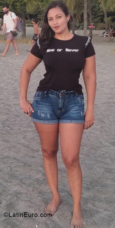 Date this georgeous Colombia girl Jhohana from Santa Marta CO31444