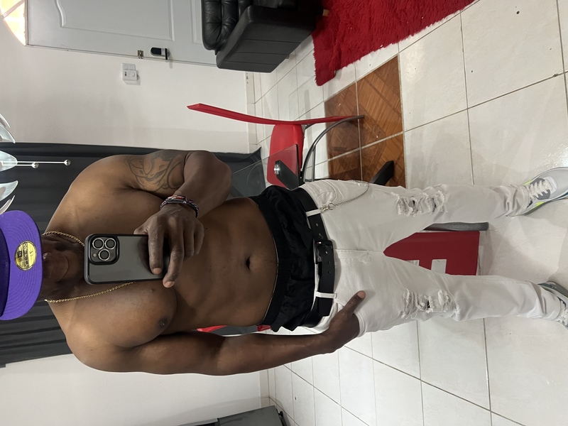 Date this happy Canada man Shawn from Montreal CA870