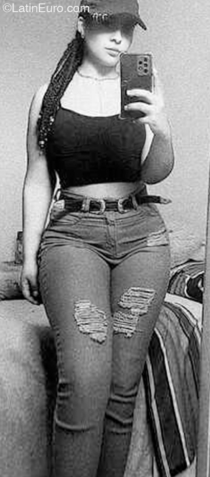 Date this voluptuous Dominican Republic girl Ecy20 from Santiago DO44119