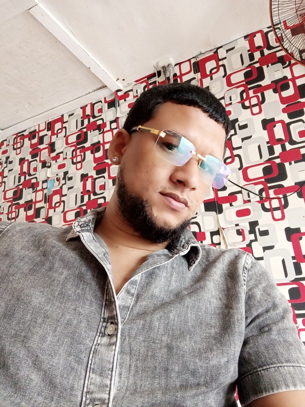 Date this foxy Dominican Republic man Ch from La Romana DO44860
