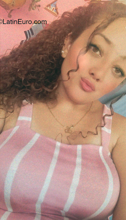 Date this nice looking Venezuela girl Vanessa from Colonia Tovar VE4559