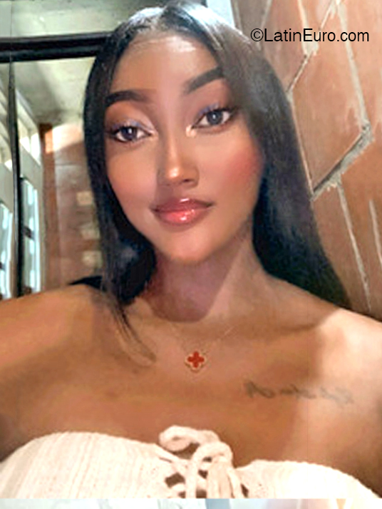 Date this attractive Colombia girl Indira from Cali CO32545