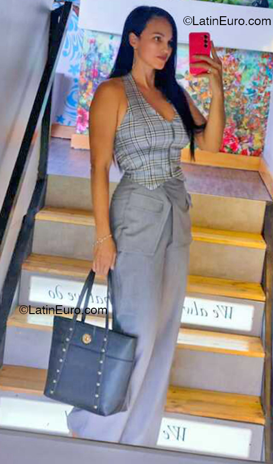 Date this tall Colombia girl Liliam from Cali CO32813