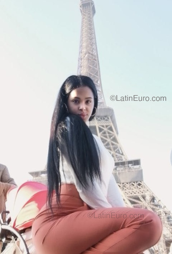 Date this beautiful Italy girl Esther from Milano IT416