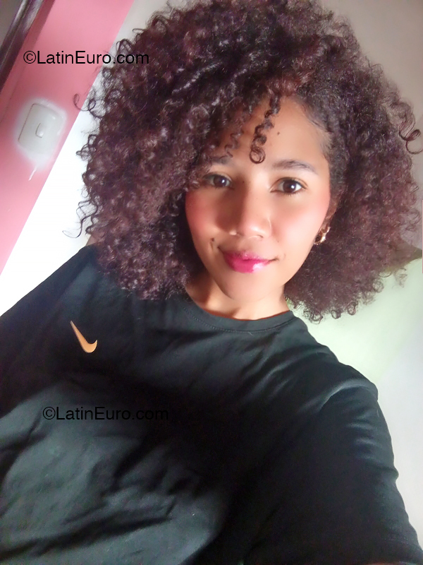 Date this exotic Venezuela girl Indiri from Caracas VE4889