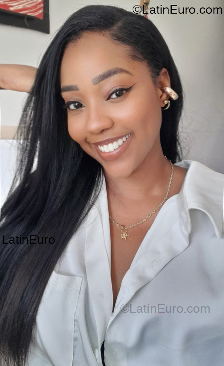 Date this good-looking Colombia girl Vivian from Turbo CO32938