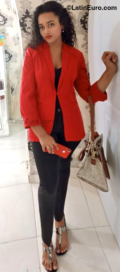 Date this pretty Dominican Republic girl  from Santo Domingo DO52398