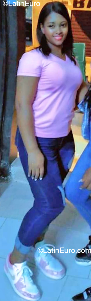 Date this charming Dominican Republic girl Anayris from Santo Domingo DO52425