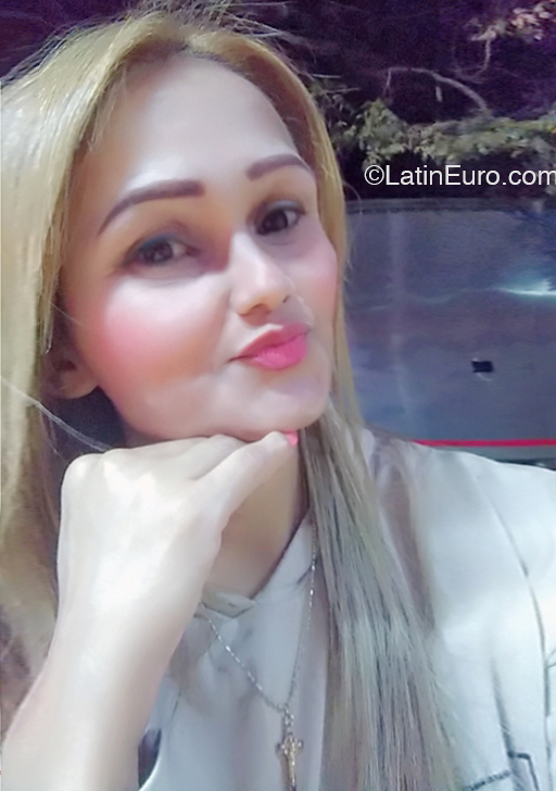 Date this good-looking Colombia girl Kendall from Bogota CO33028