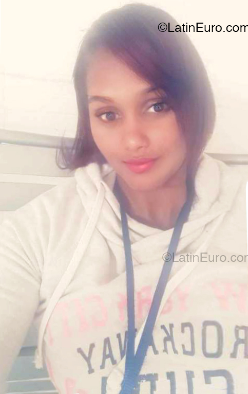 Date this good-looking Switzerland girl Jaylen from España DO53180