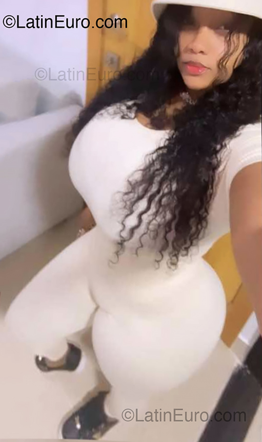 Date this fun Dominican Republic girl Lirs from Santo Domingo DO53250