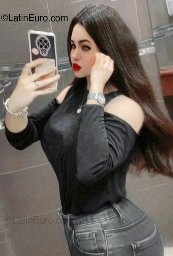 Date this foxy Honduras girl Alessa from Culiacan HN2974