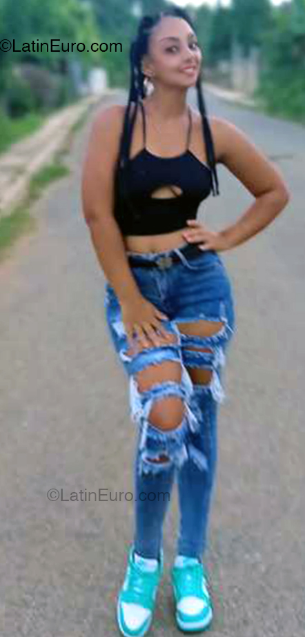 Date this charming United States girl Enana from Fort Lauderdale US24341