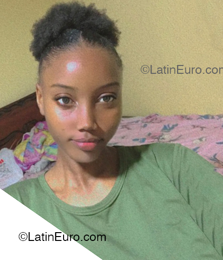 Date this sensual Dominican Republic girl Yinia from La Romana DO53577