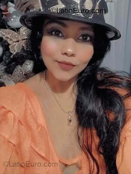 Date this foxy Colombia girl Patricia from Barranquilla CO33162