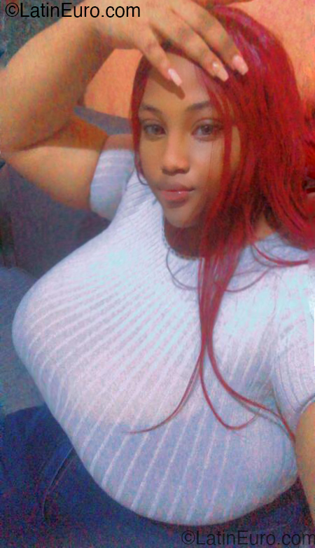 Date this stunning Dominican Republic girl Iris from Santo Domingo DO53898