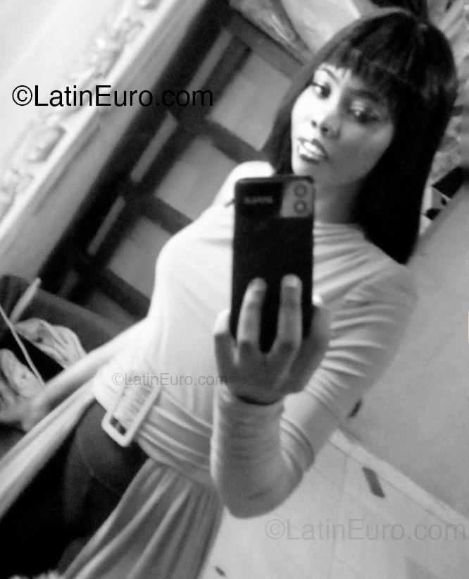 Date this athletic Dominican Republic girl Mika from Punta Cana DO53921