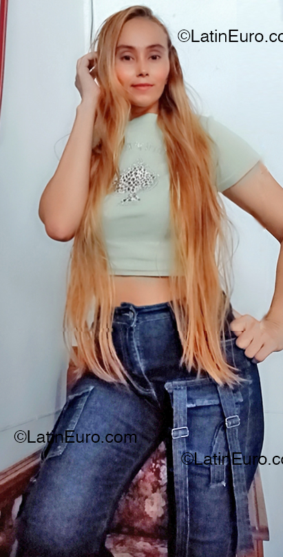 Date this gorgeous Colombia girl Sofia from Bogota CO33233