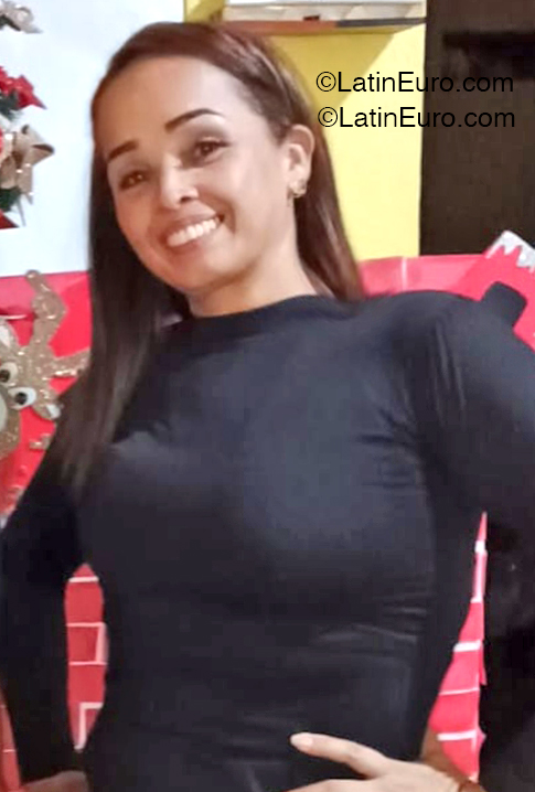 Date this hard body Brazil girl Bettys from Boa Vista BR12351