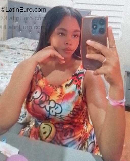 Date this nice looking Dominican Republic girl Alex from Santo Domingo DO54922